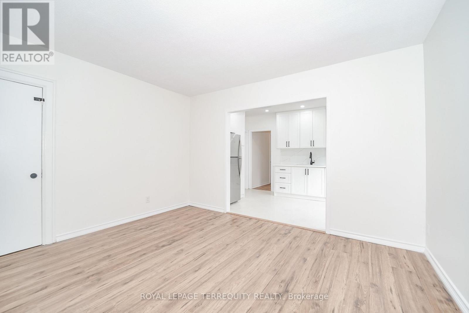 6 - 8 Thorncliffe Avenue Property Photo 7