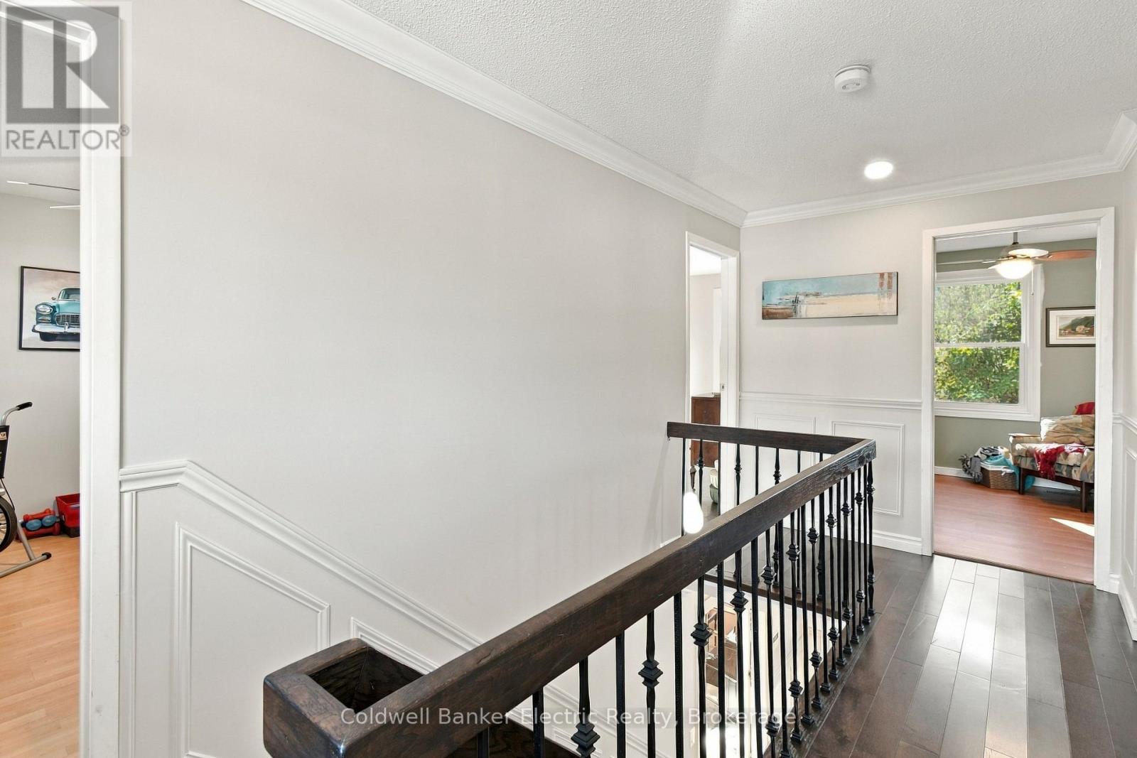 1007 Moorelands Crescent Property Photo 24