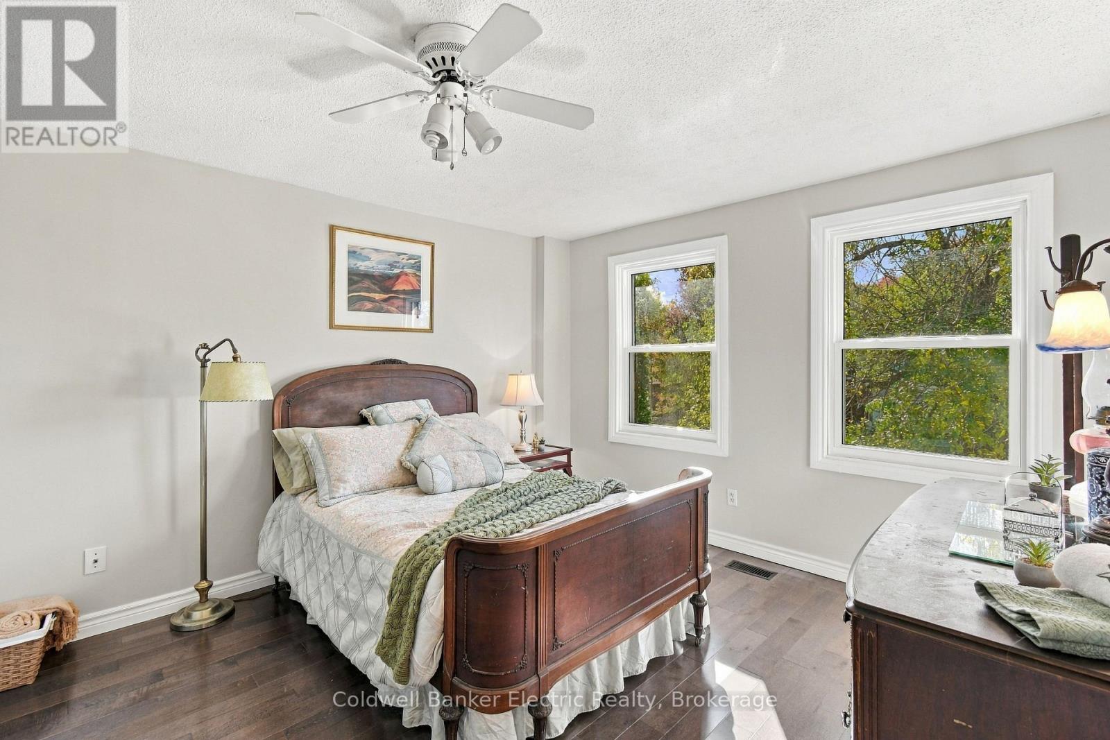 1007 Moorelands Crescent Property Photo 25