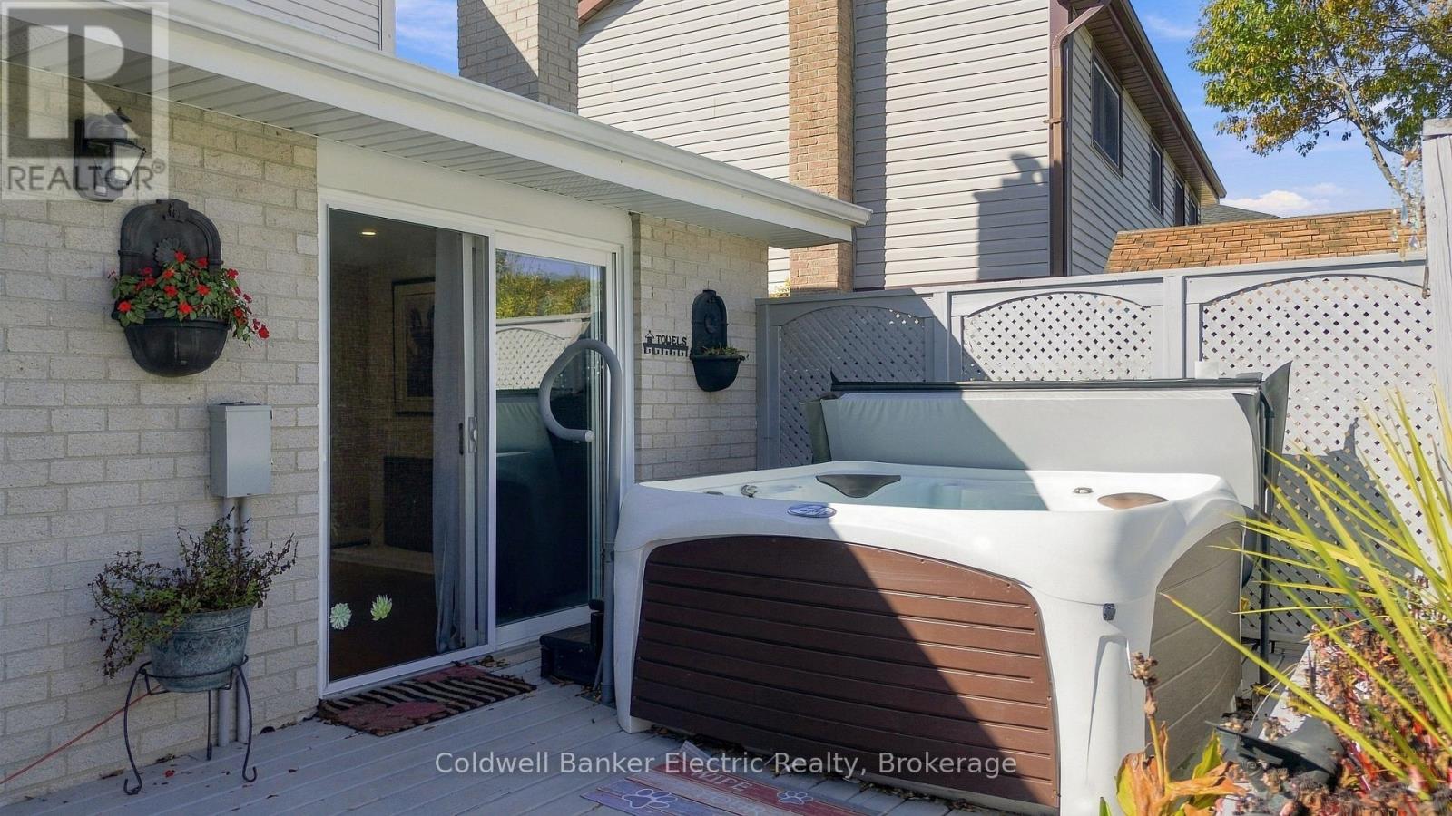 1007 Moorelands Crescent Property Photo 42