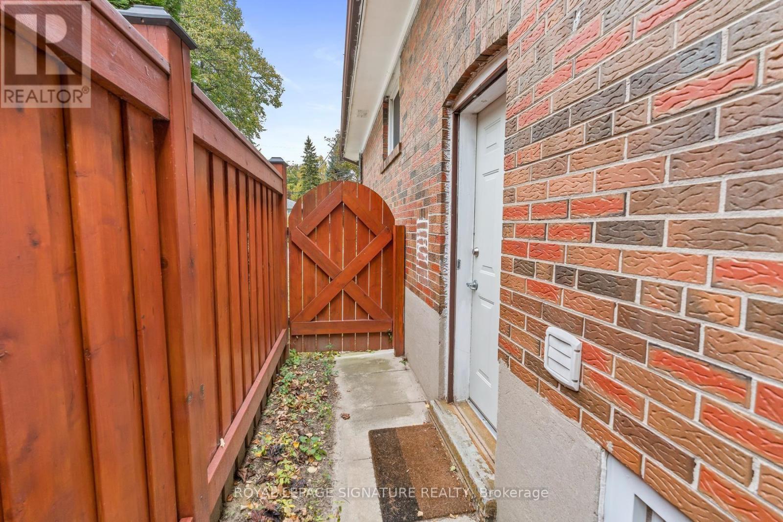 4 Moss Street Property Photo 23