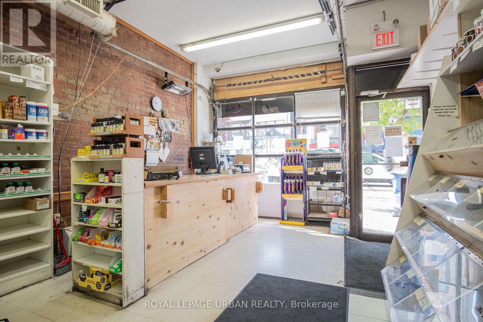 638 Danforth Avenue Property Photo 10