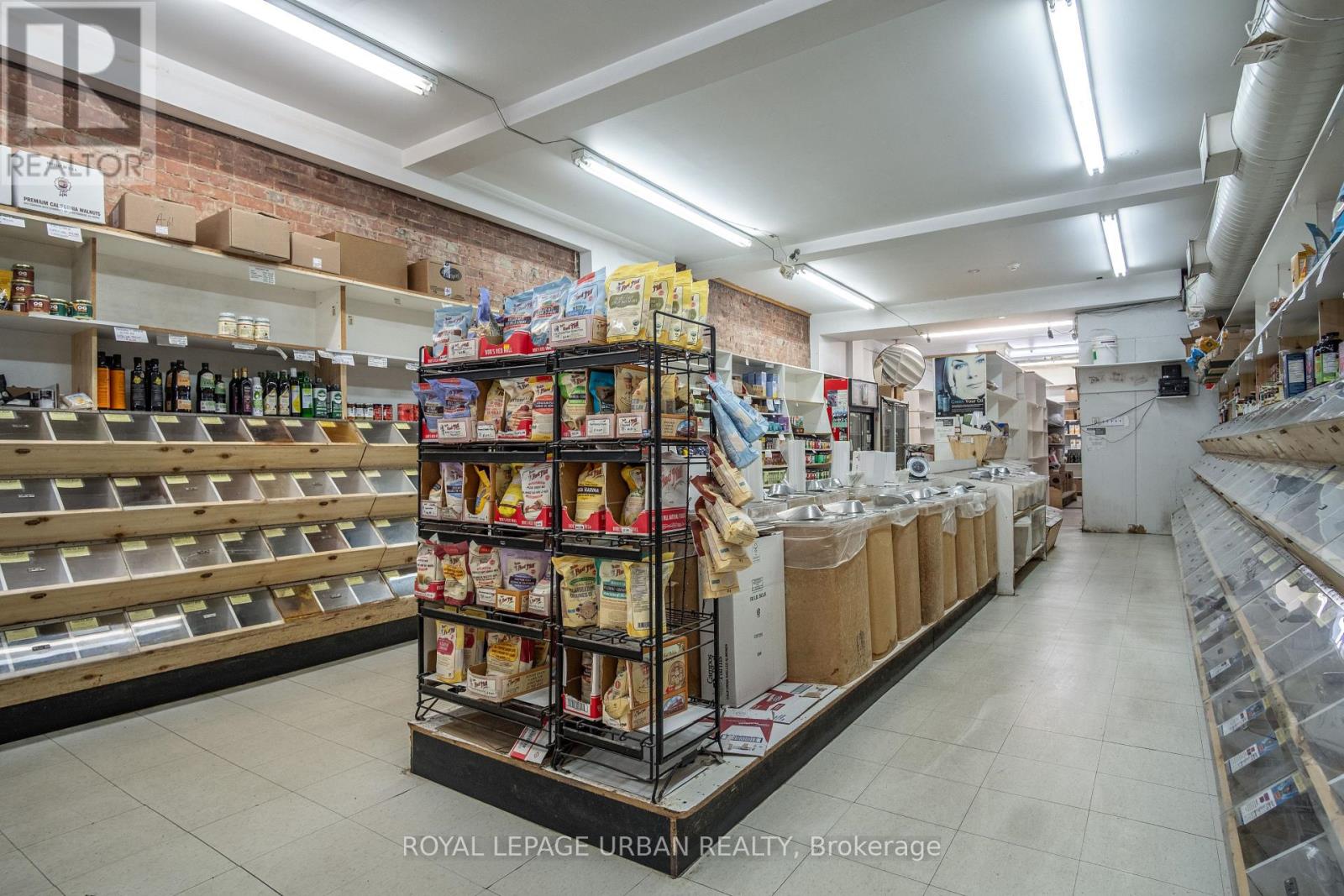 638 Danforth Avenue Property Photo 13