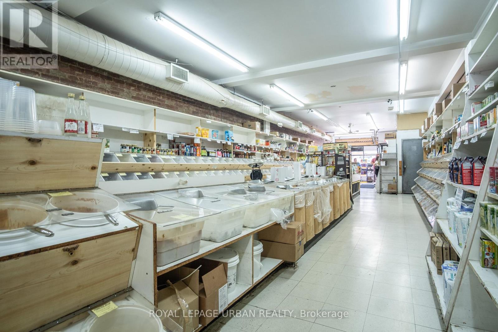 638 Danforth Avenue Property Photo 20
