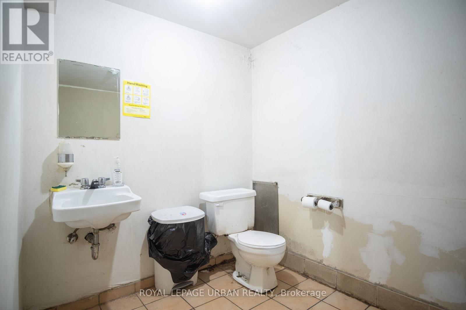 638 Danforth Avenue Property Photo 36