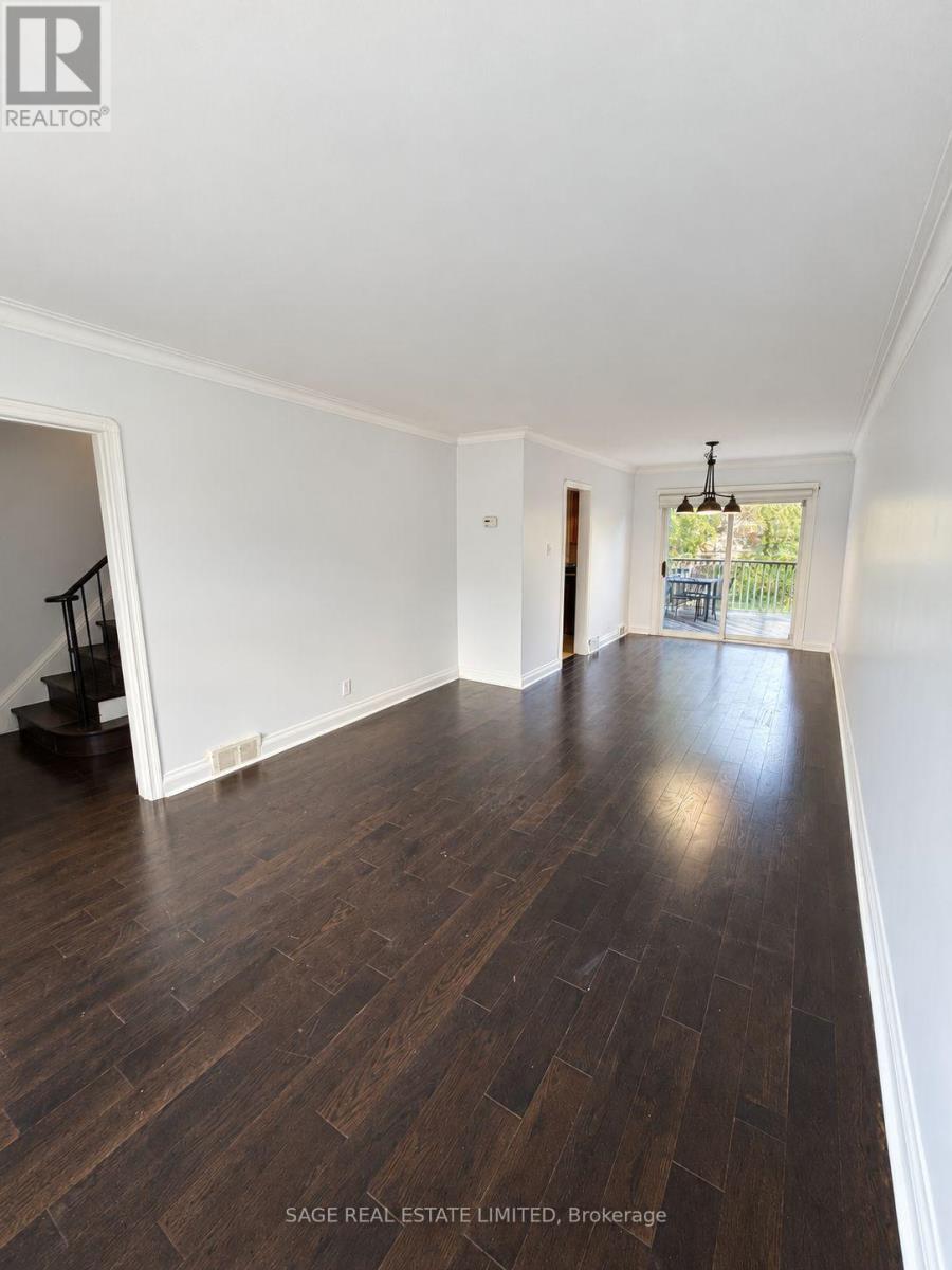 Upper/main Unit - 309 Blantyre Avenue Property Photo 4