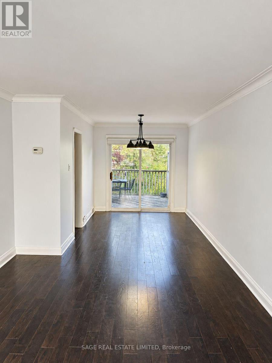 Upper/main Unit - 309 Blantyre Avenue Property Photo 5