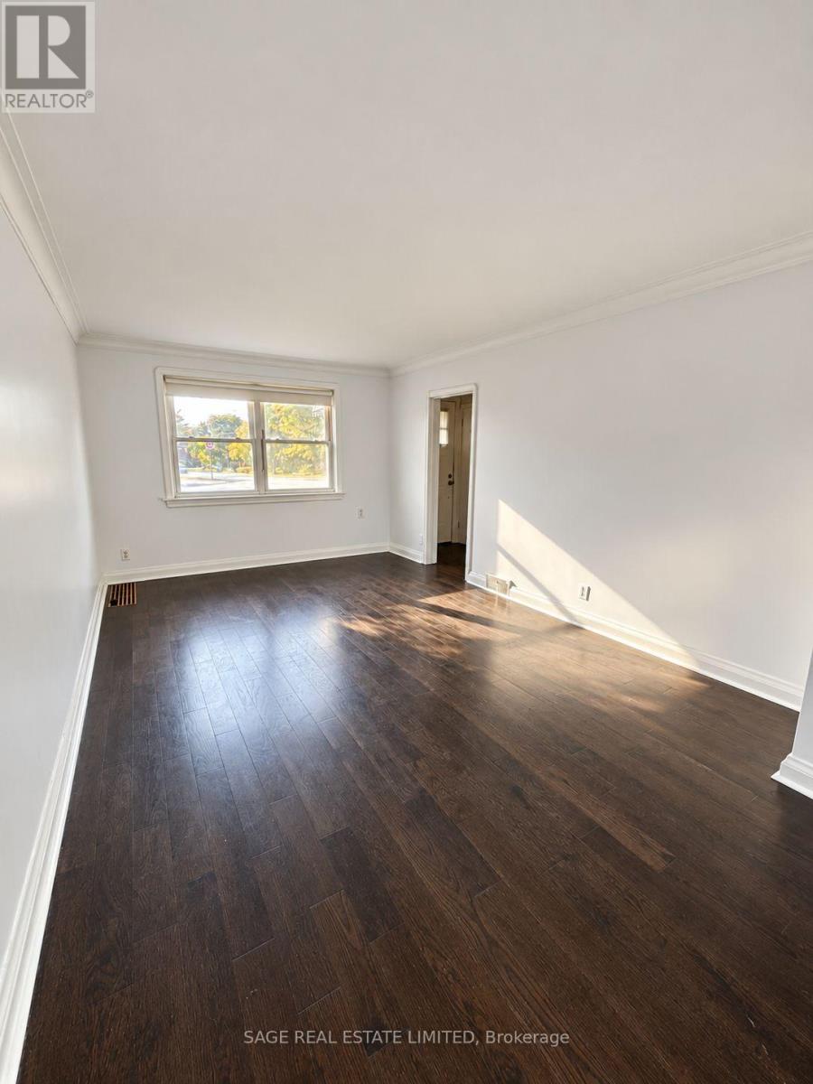Upper/main Unit - 309 Blantyre Avenue Property Photo 6