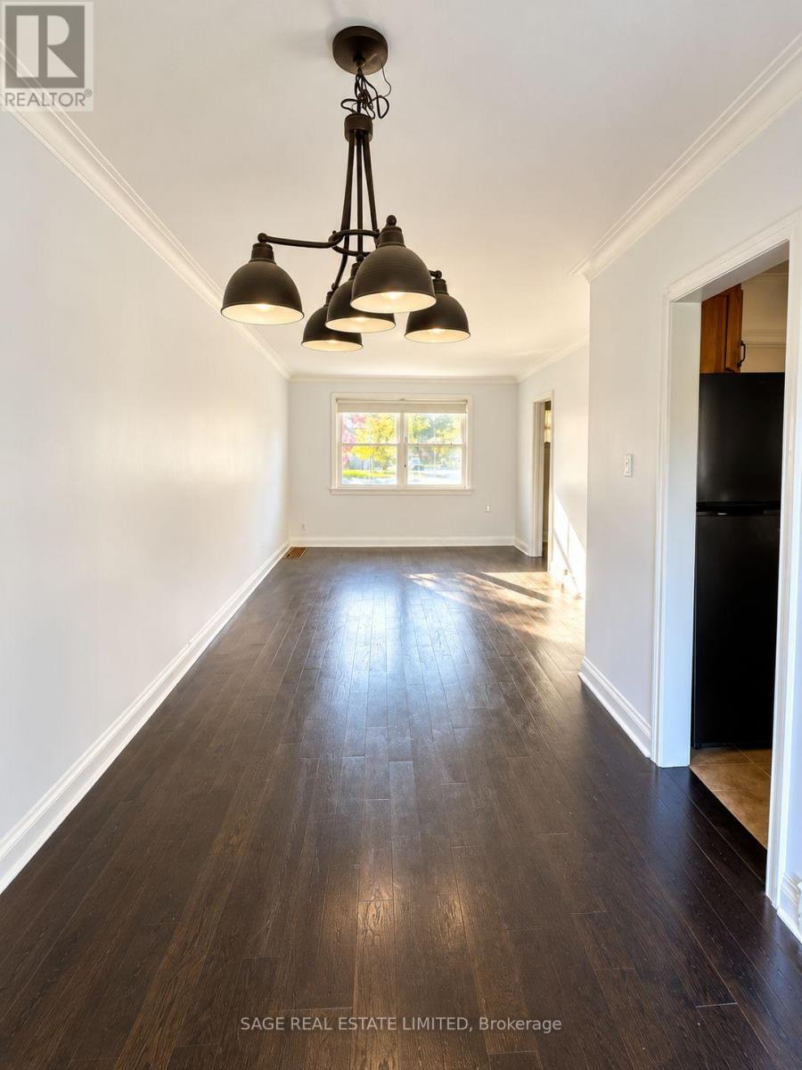 Upper/main Unit - 309 Blantyre Avenue Property Photo 8