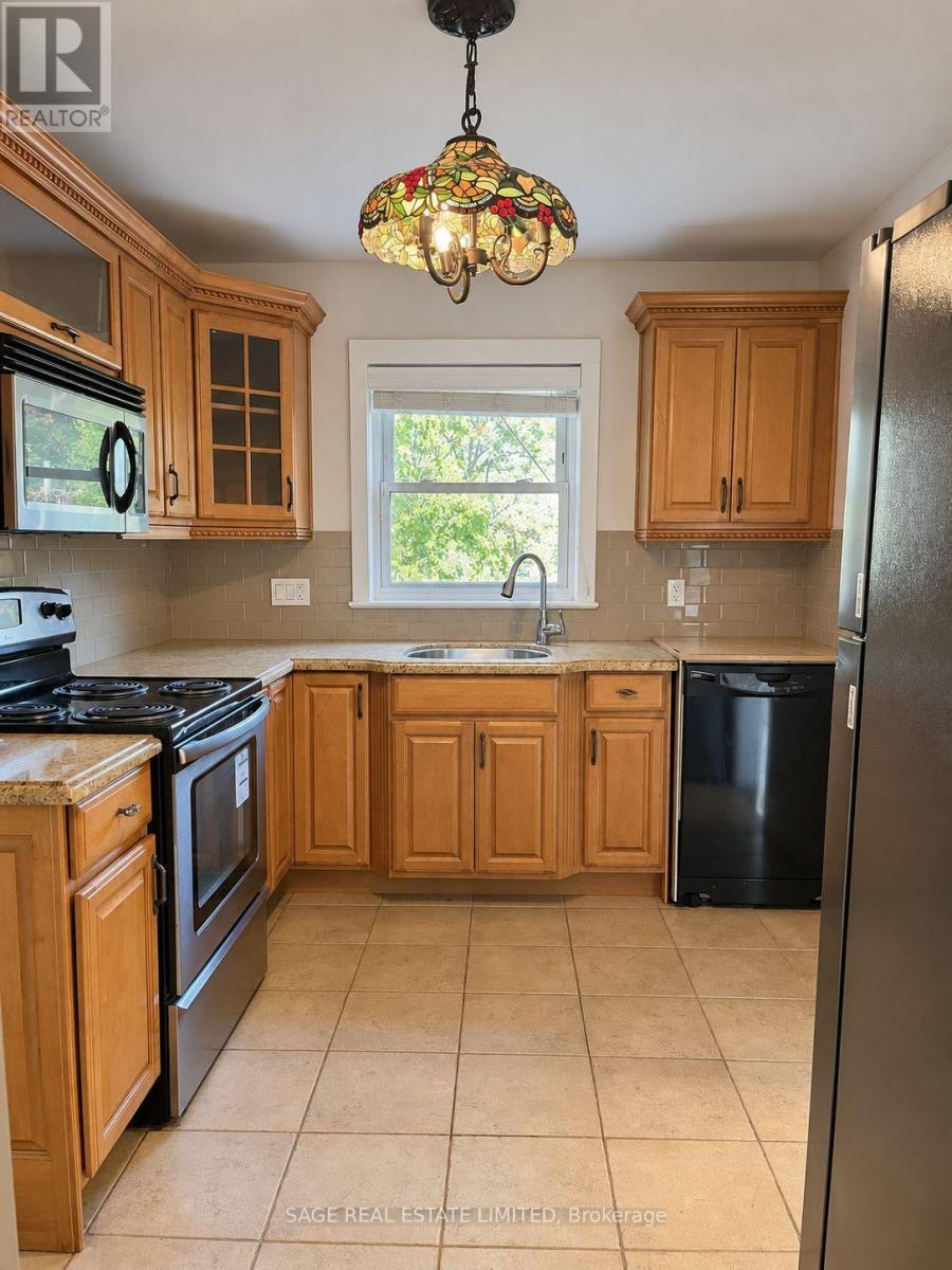 Upper/main Unit - 309 Blantyre Avenue Property Photo 10