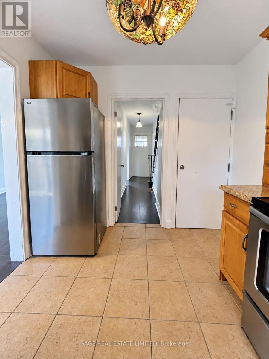Upper/main Unit - 309 Blantyre Avenue Property Photo 11