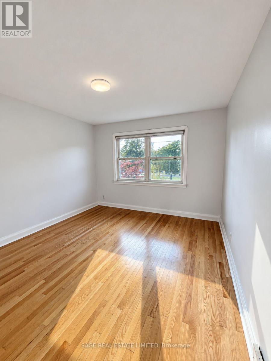 Upper/main Unit - 309 Blantyre Avenue Property Photo 13