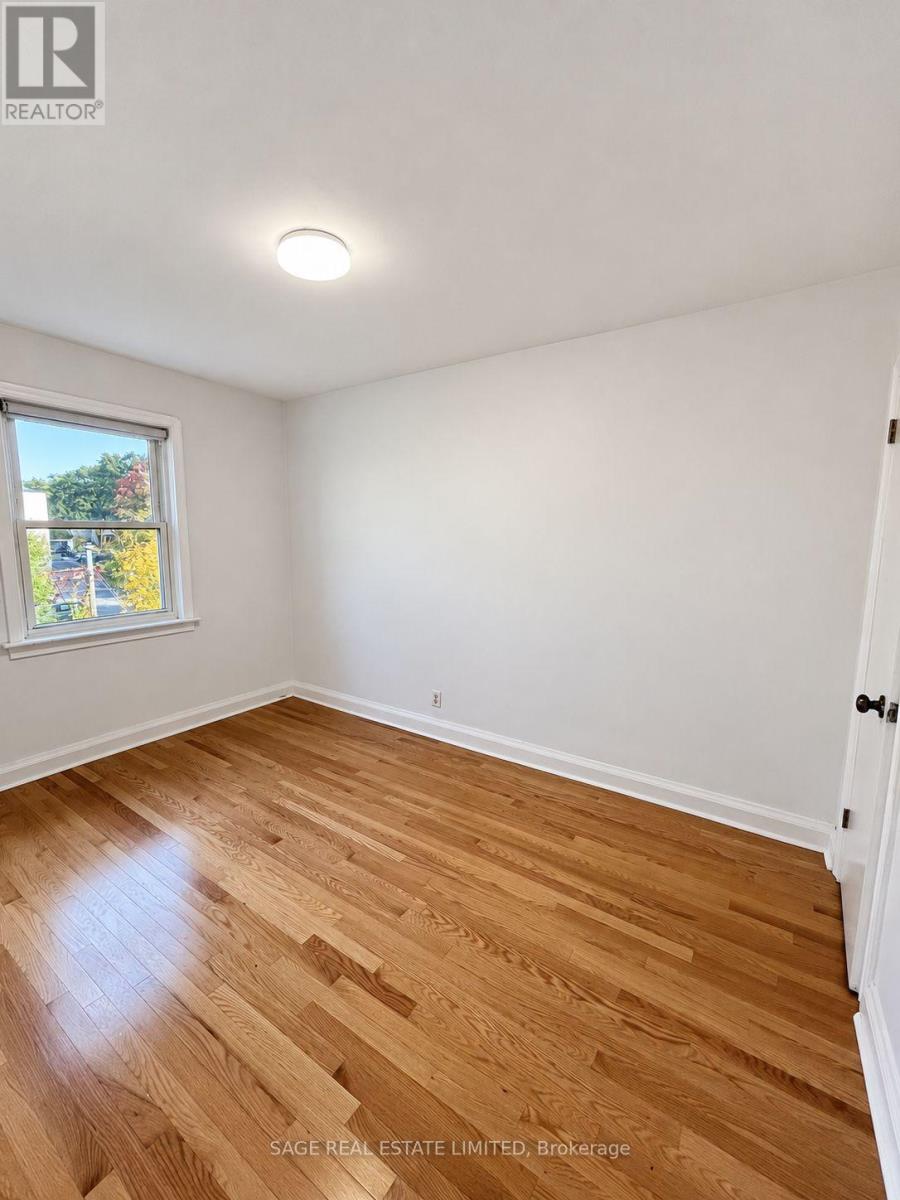 Upper/main Unit - 309 Blantyre Avenue Property Photo 15