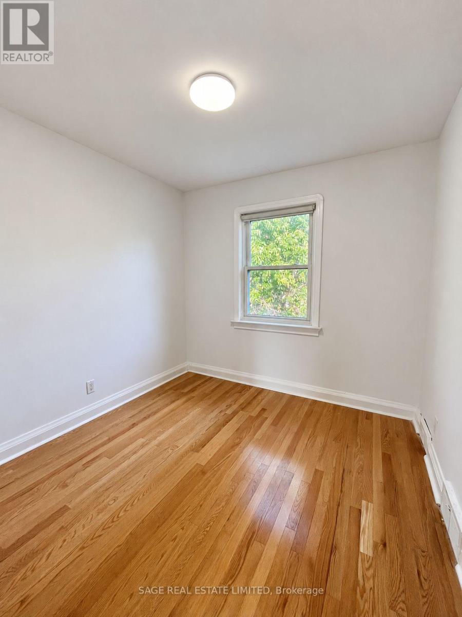 Upper/main Unit - 309 Blantyre Avenue Property Photo 16