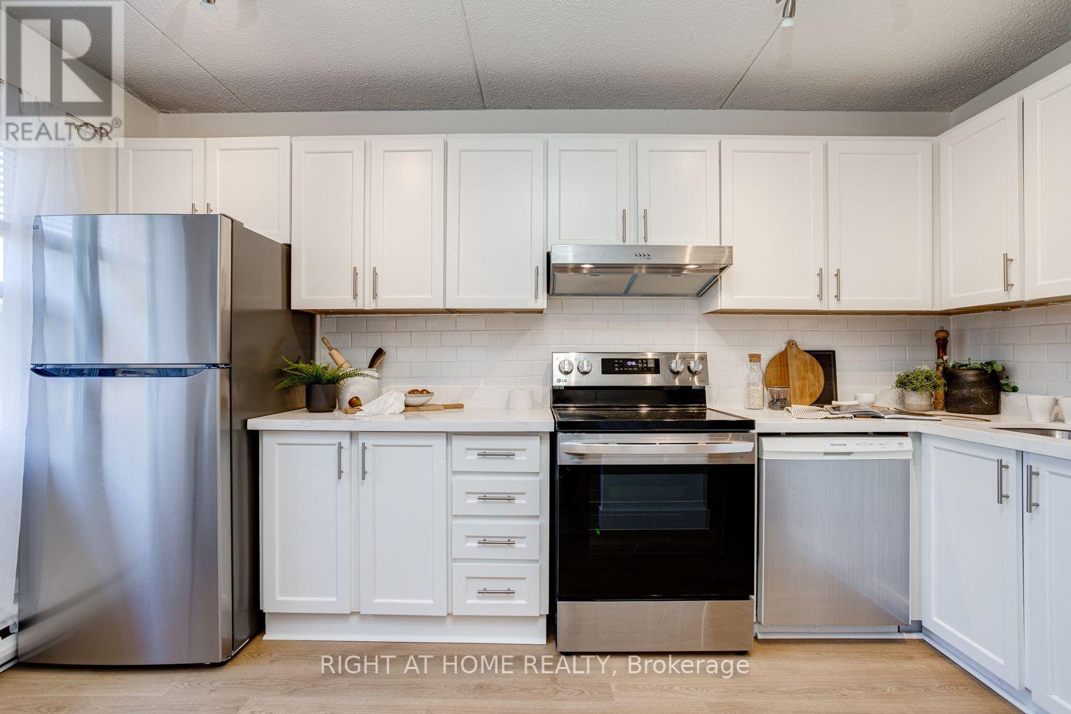 207 - 580 Mary Street E Property Photo 4