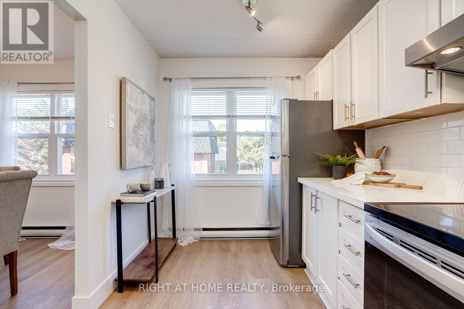 207 - 580 Mary Street E Property Photo 5