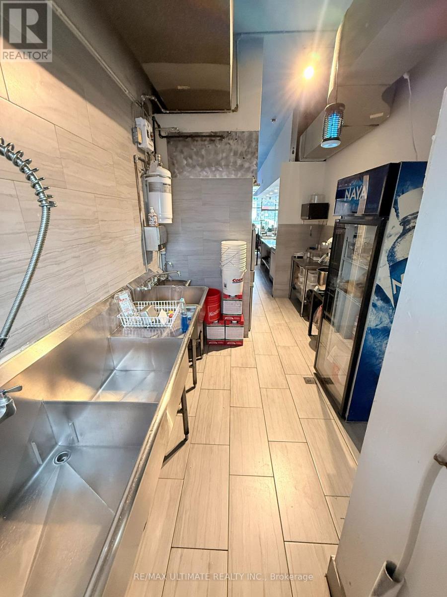 1027 Coxwell Avenue Property Photo 8