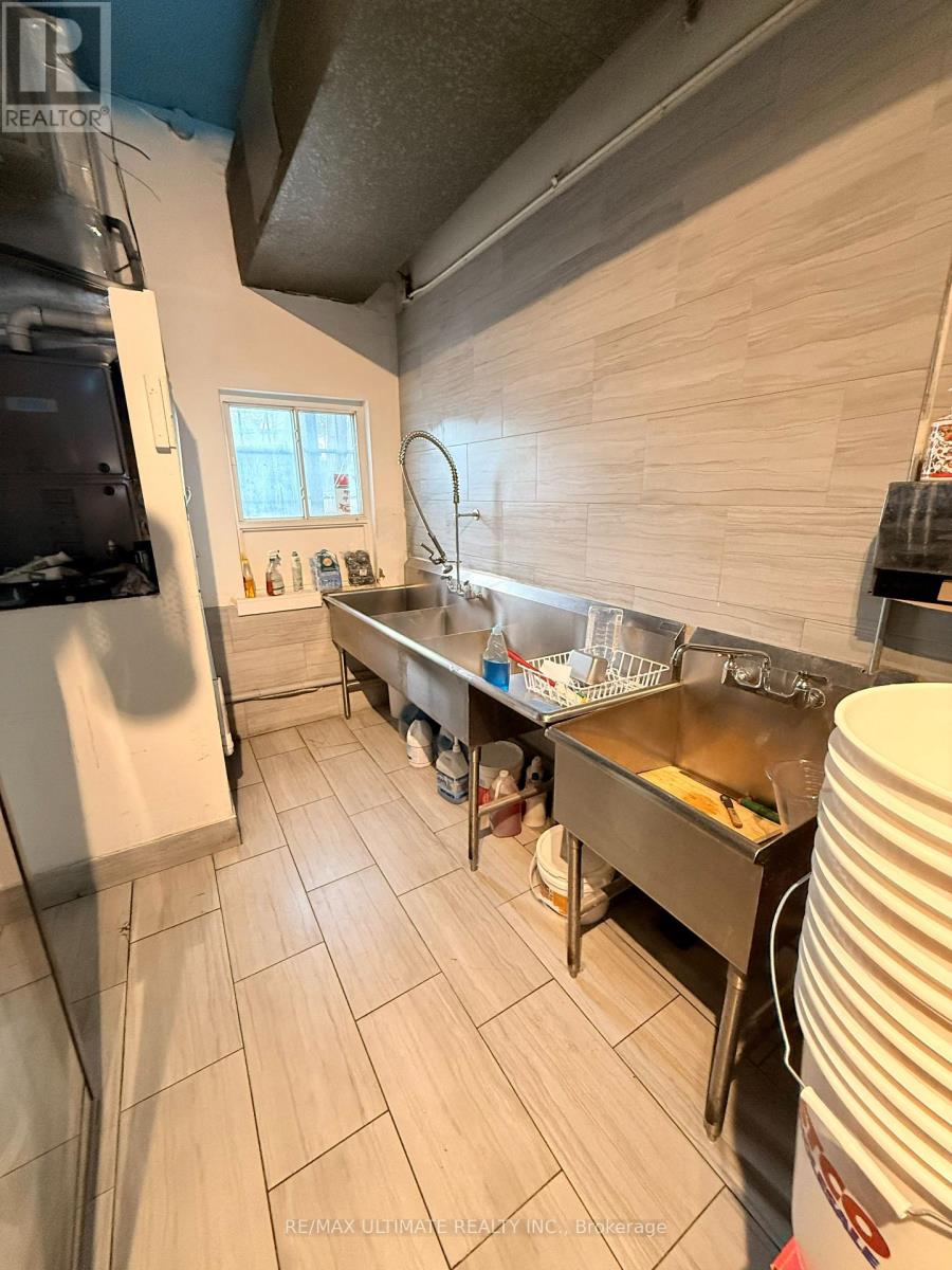 1027 Coxwell Avenue Property Photo 10
