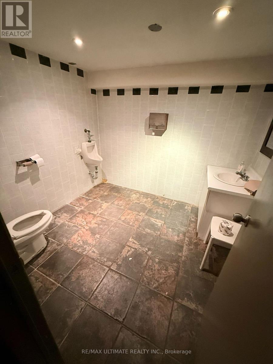 1027 Coxwell Avenue Property Photo 16