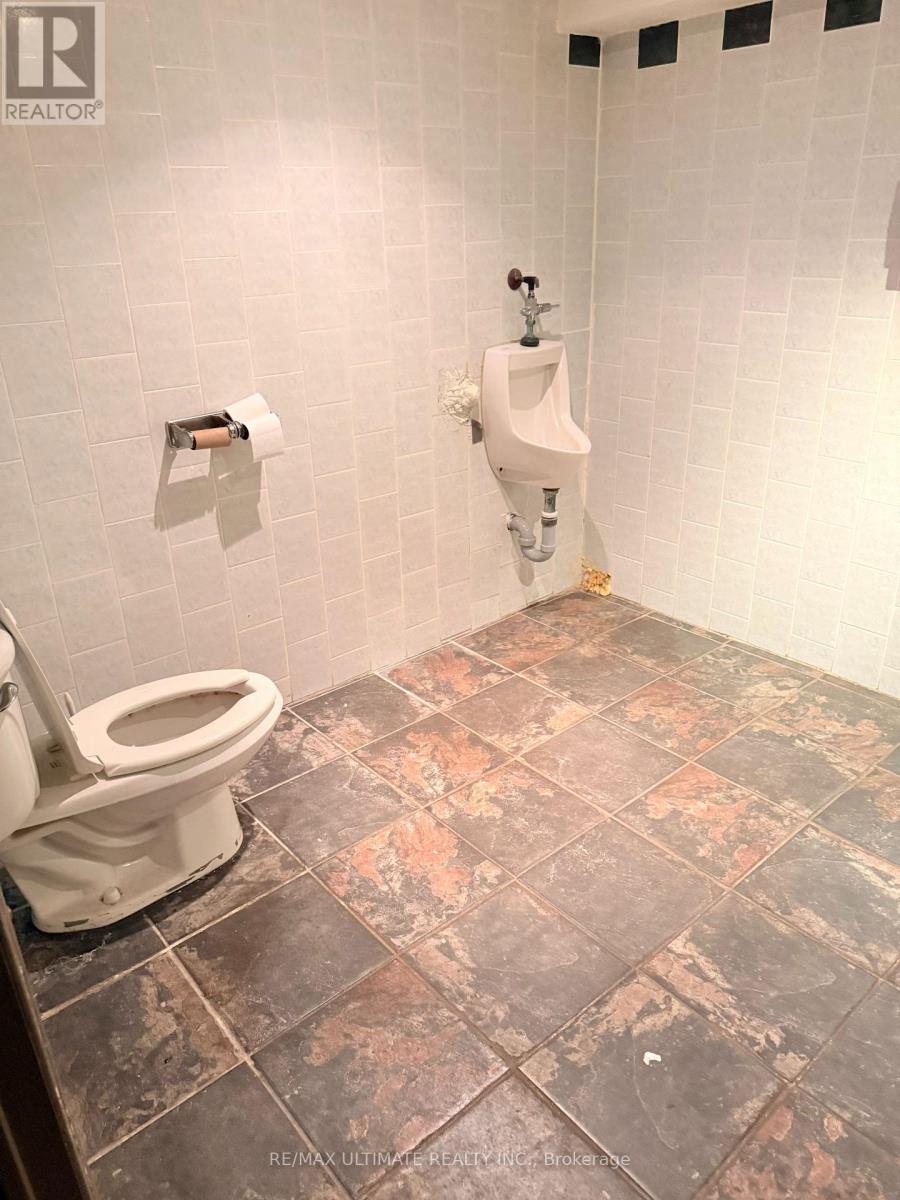 1027 Coxwell Avenue Property Photo 18