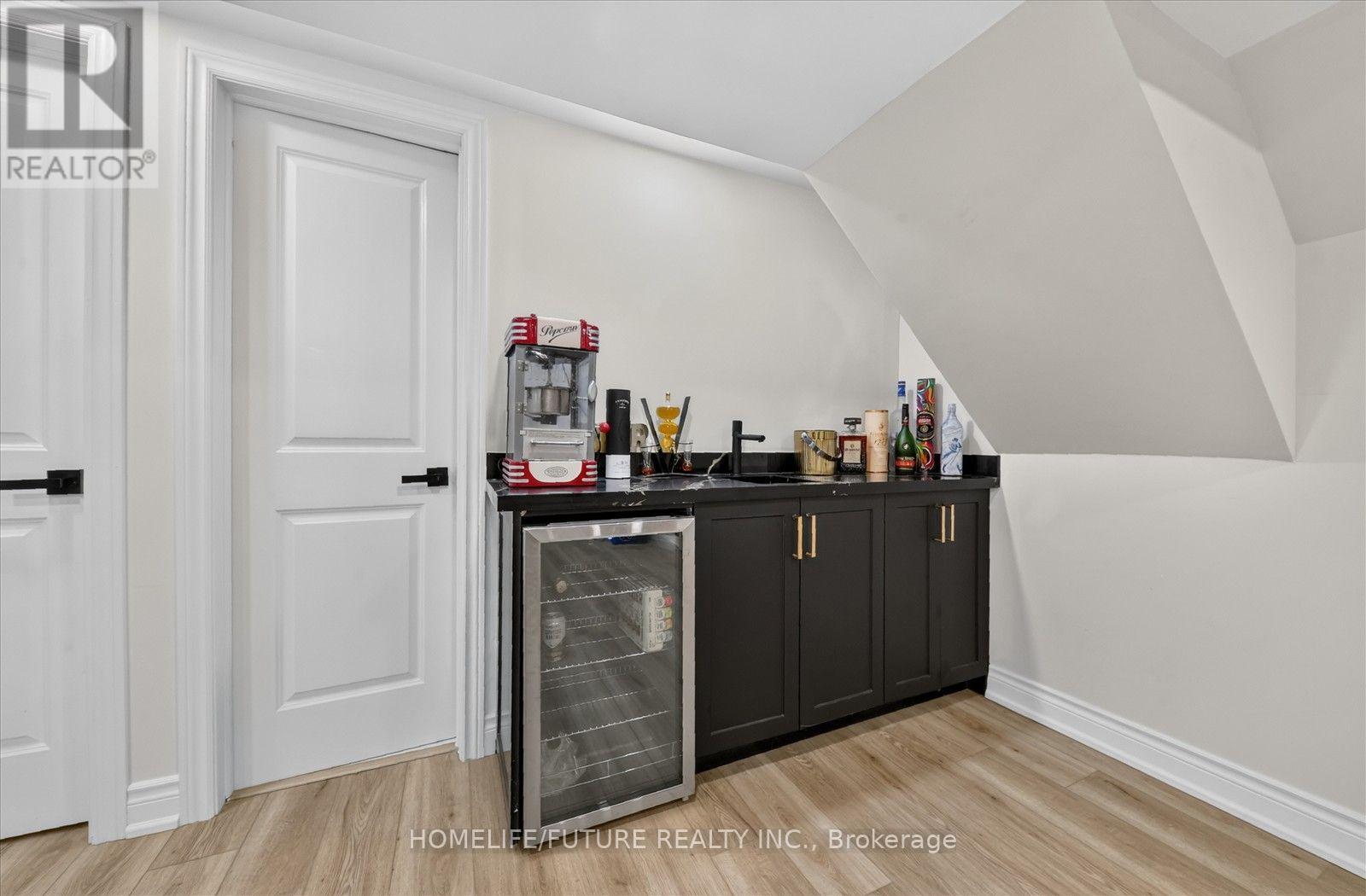 7 Toms Court Property Photo 35