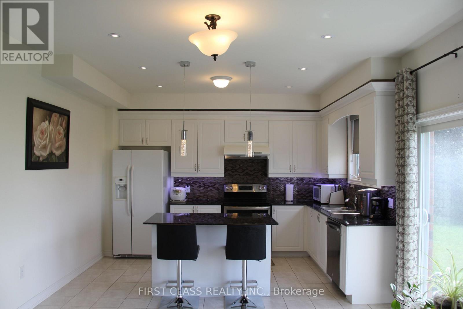 69 Promenade Drive Property Photo 4