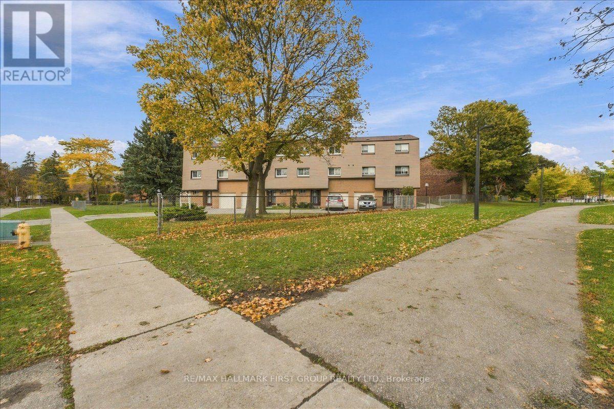 4 - 1415 Fieldlight Boulevard Property Photo 2