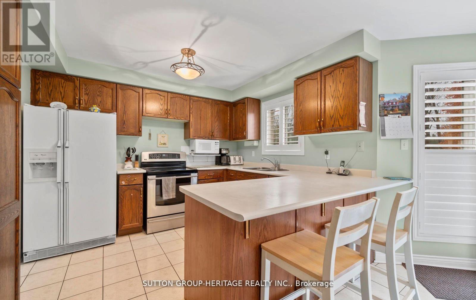 2330 Southcott Road Property Photo 7