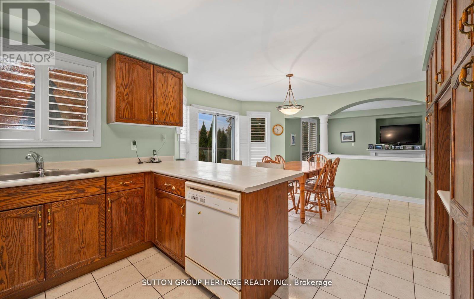 2330 Southcott Road Property Photo 9
