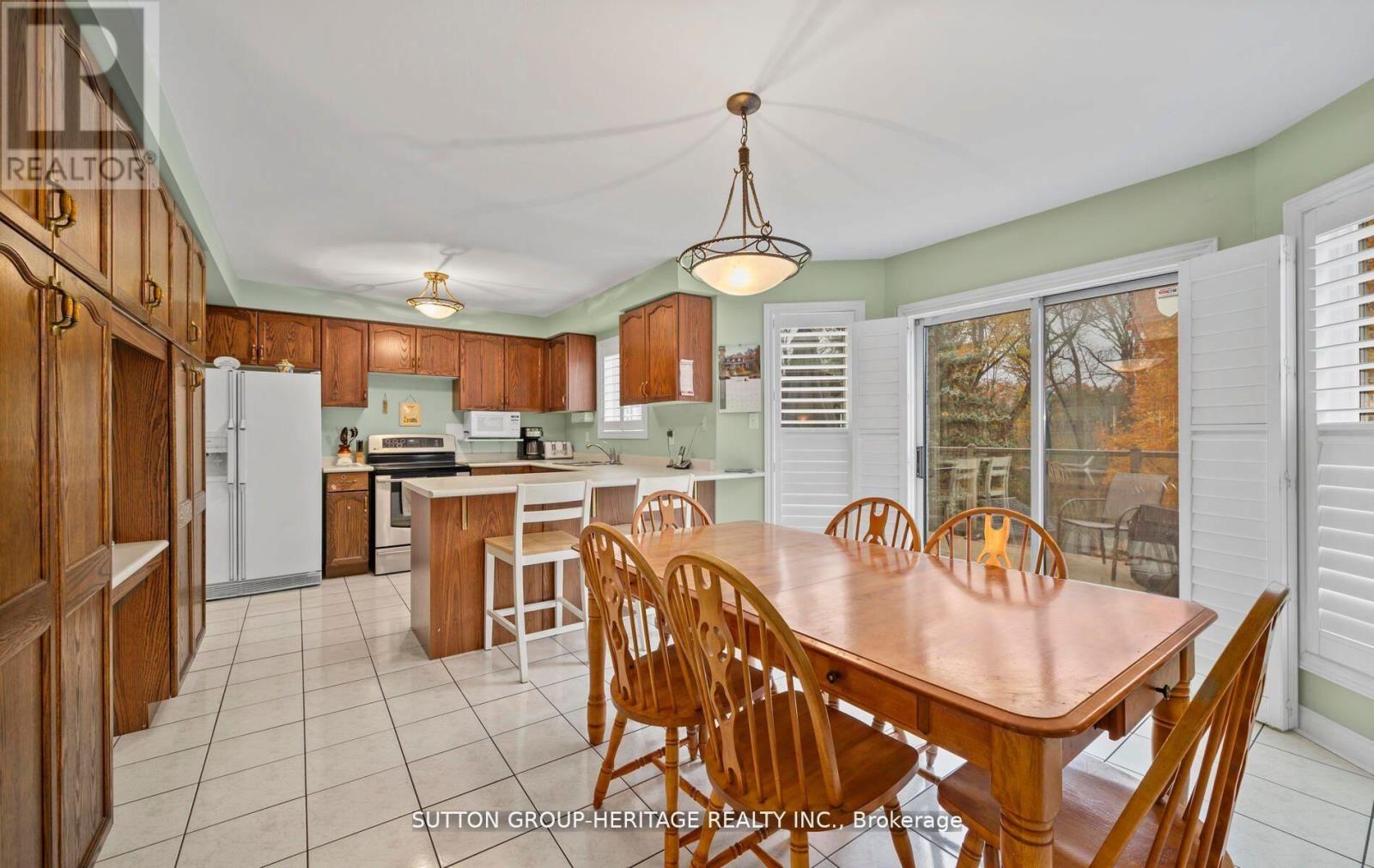 2330 Southcott Road Property Photo 11