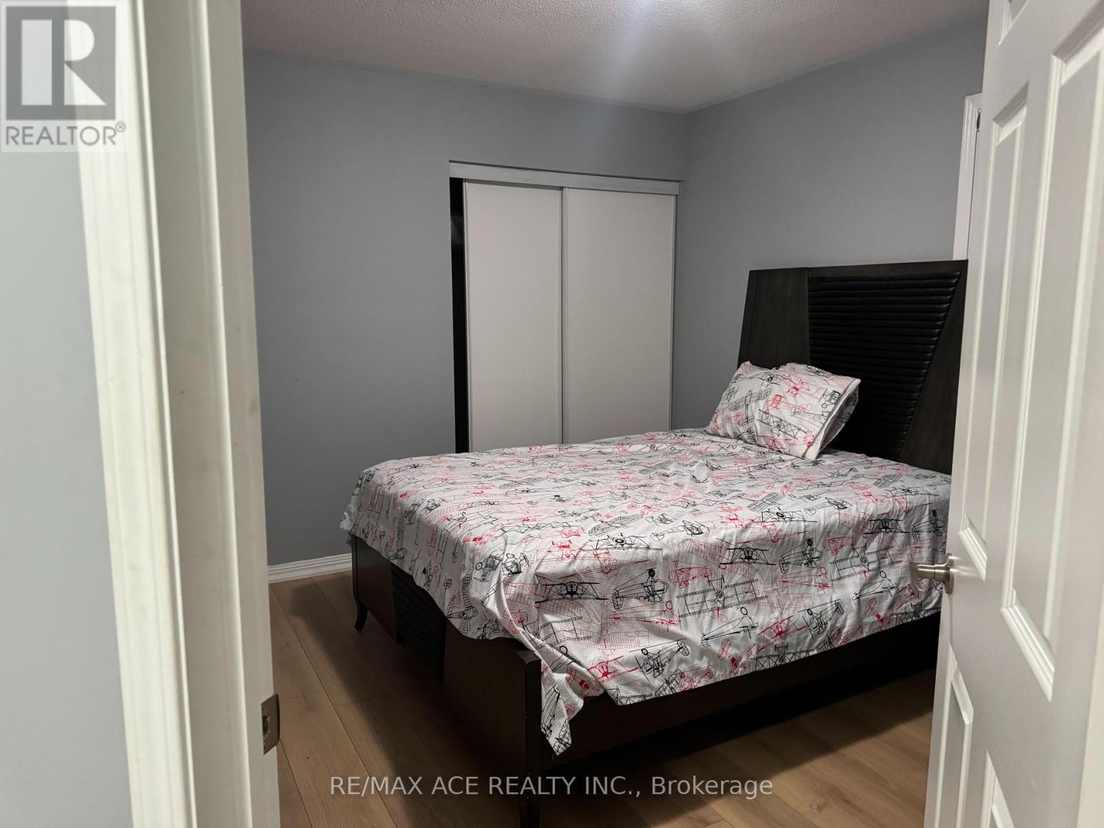 Room 2 - 1851 Parkhurst Crescent Property Photo 2