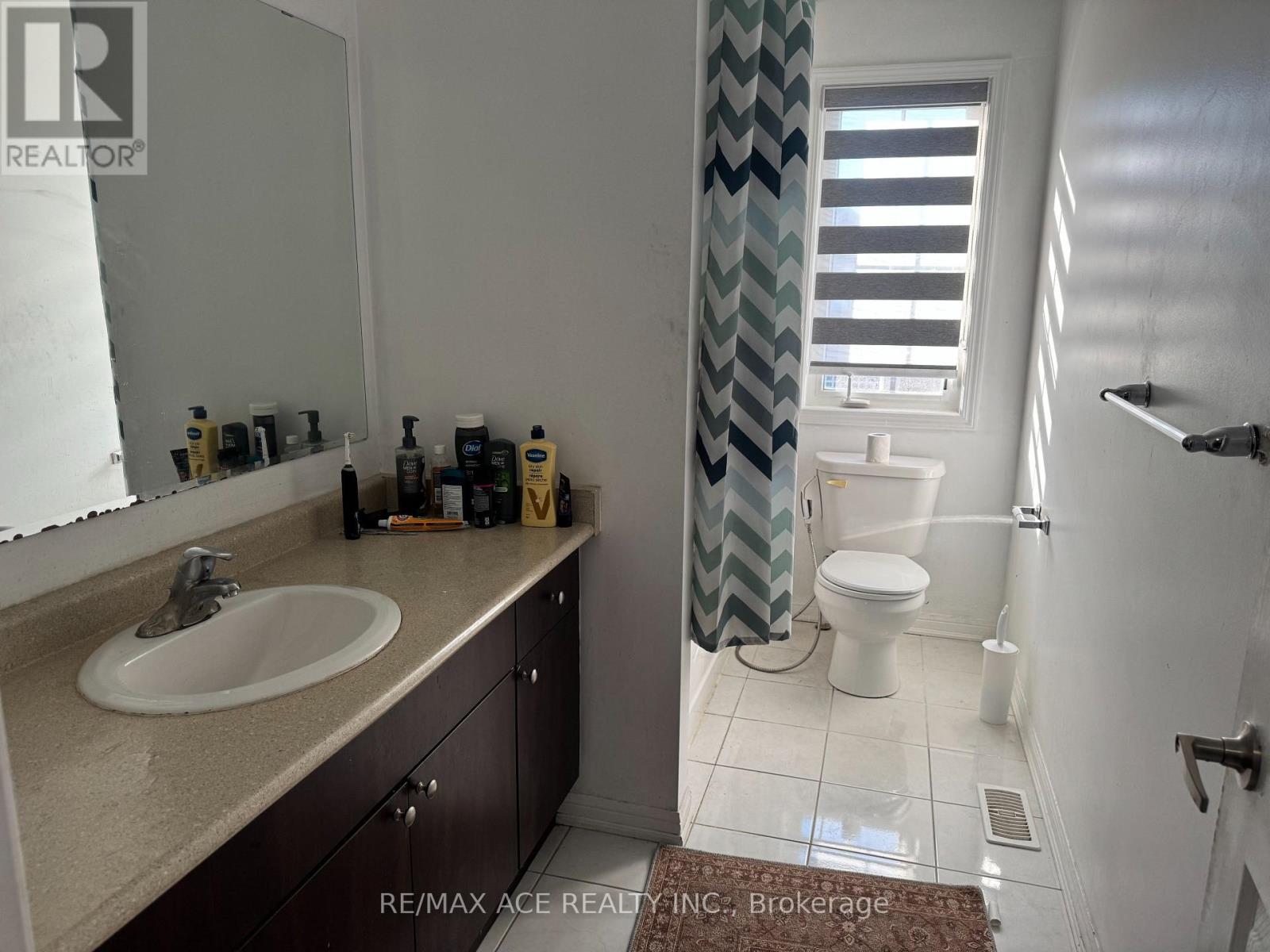 Room 2 - 1851 Parkhurst Crescent Property Photo 6