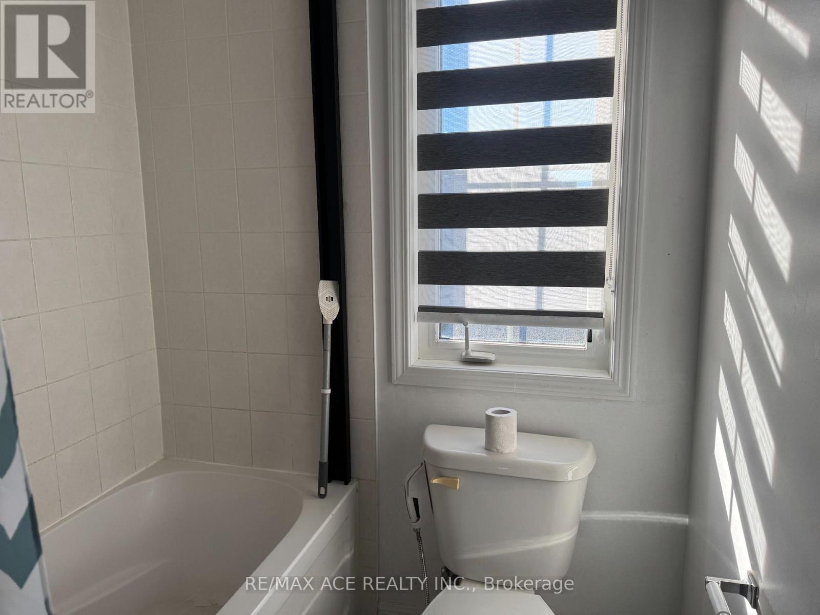 Room 2 - 1851 Parkhurst Crescent Property Photo 7