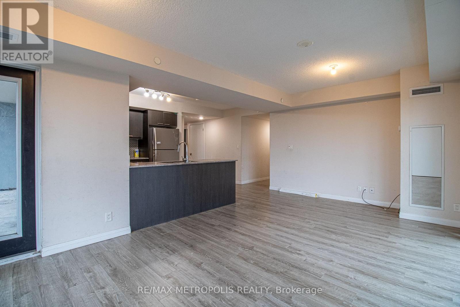 1502 - 2152 Lawrence Avenue E Property Photo 7
