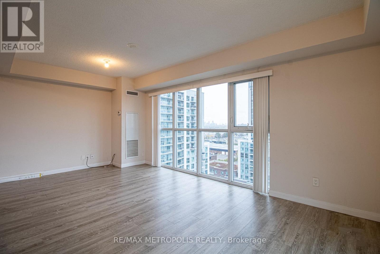 1502 - 2152 Lawrence Avenue E Property Photo 9