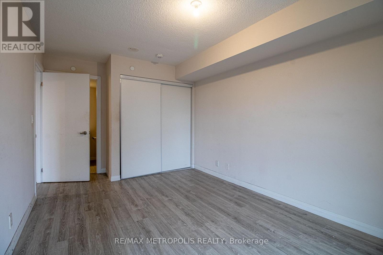 1502 - 2152 Lawrence Avenue E Property Photo 13