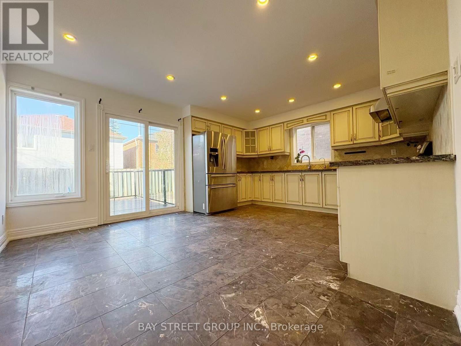 48 New Forest Square Property Photo 7