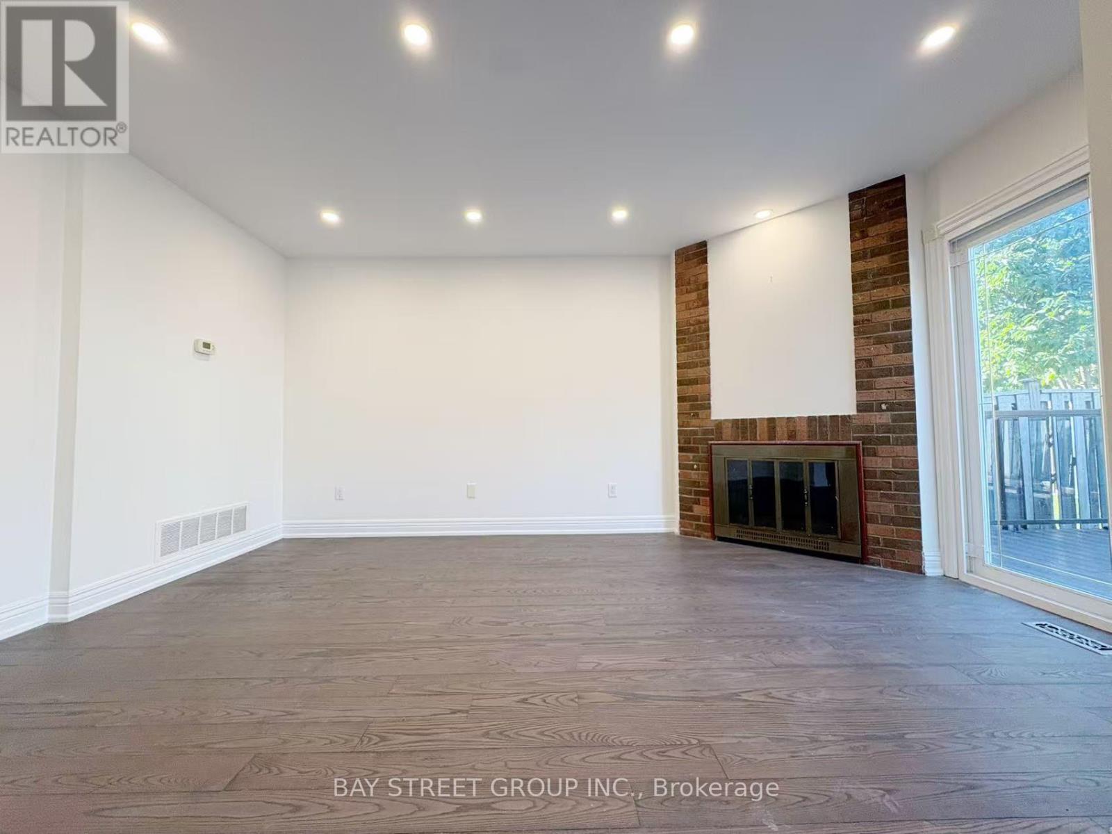 48 New Forest Square Property Photo 10
