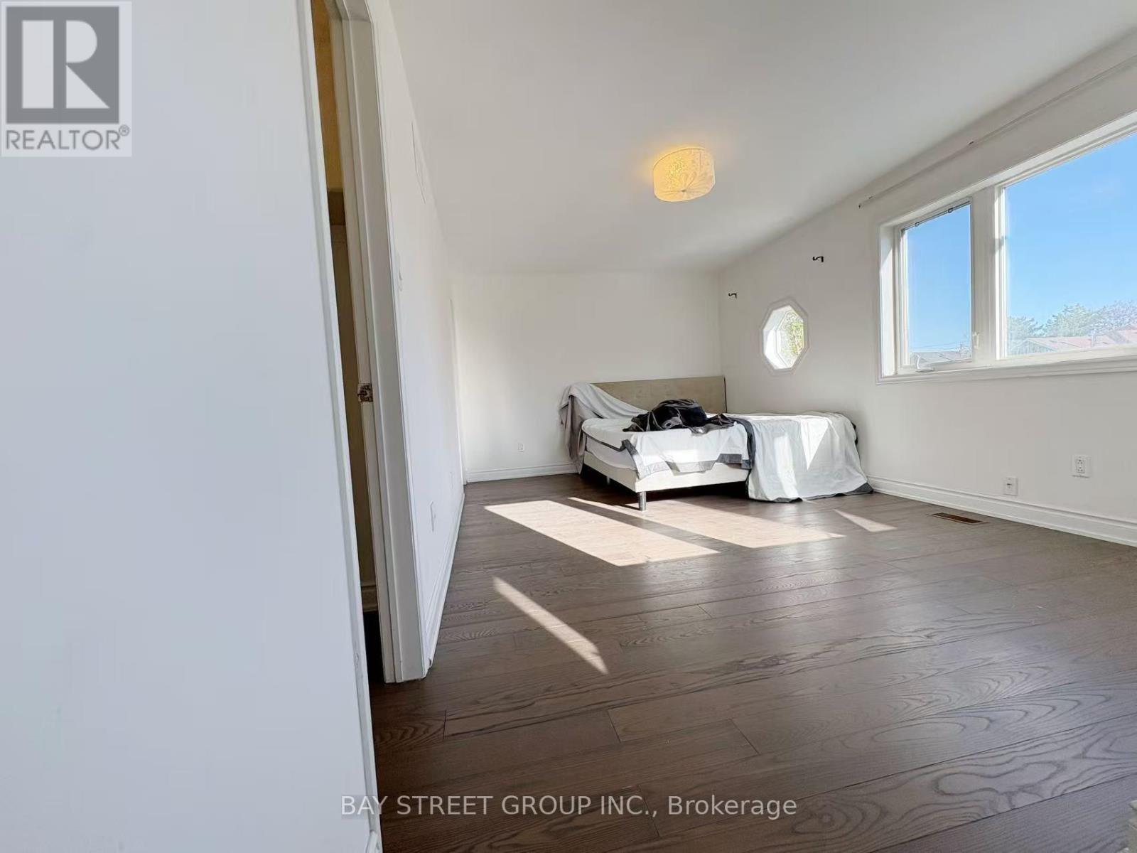 48 New Forest Square Property Photo 12