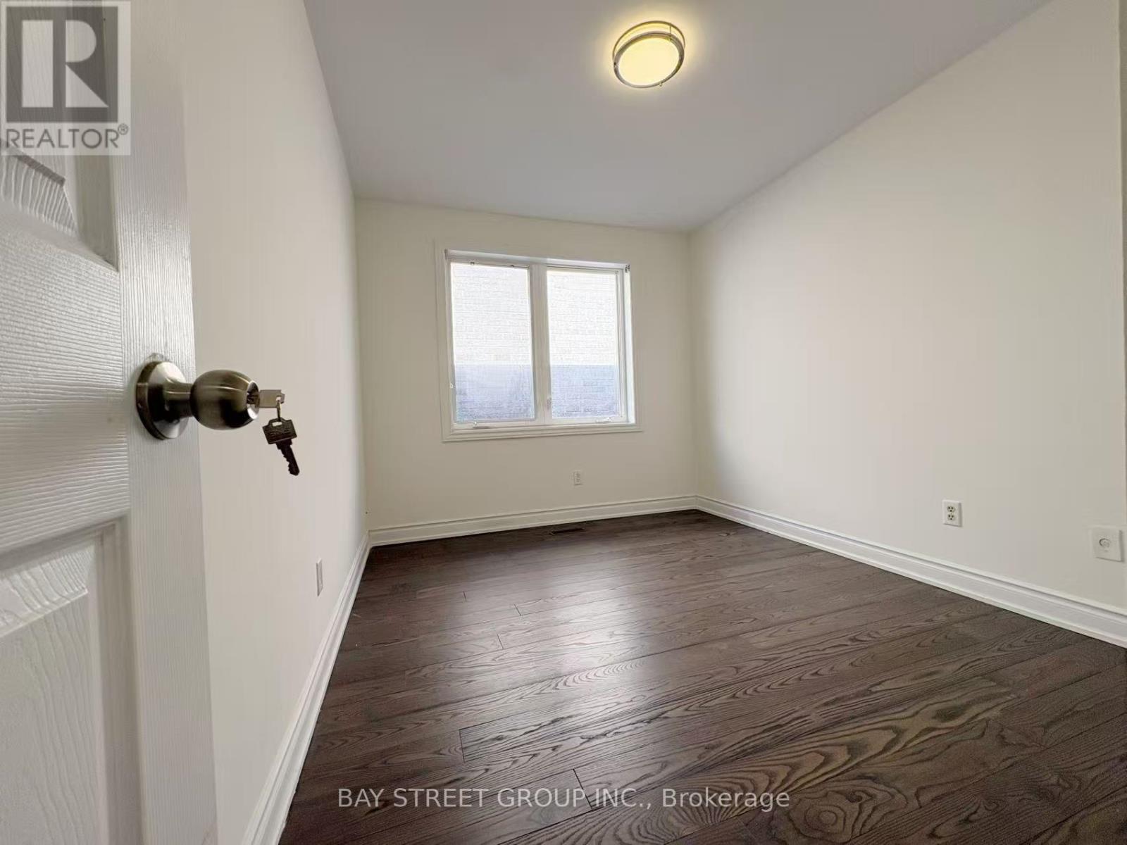 48 New Forest Square Property Photo 15
