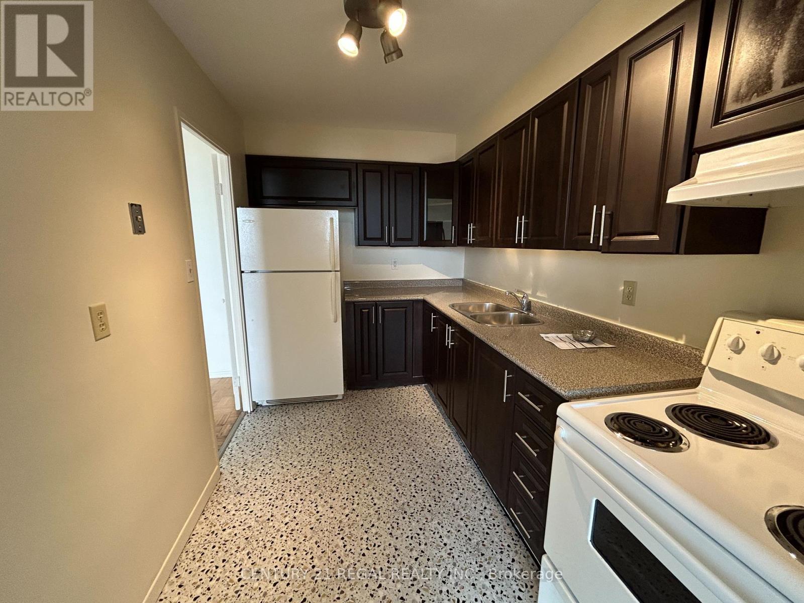 2908 - 5 Massey Square Property Photo 2