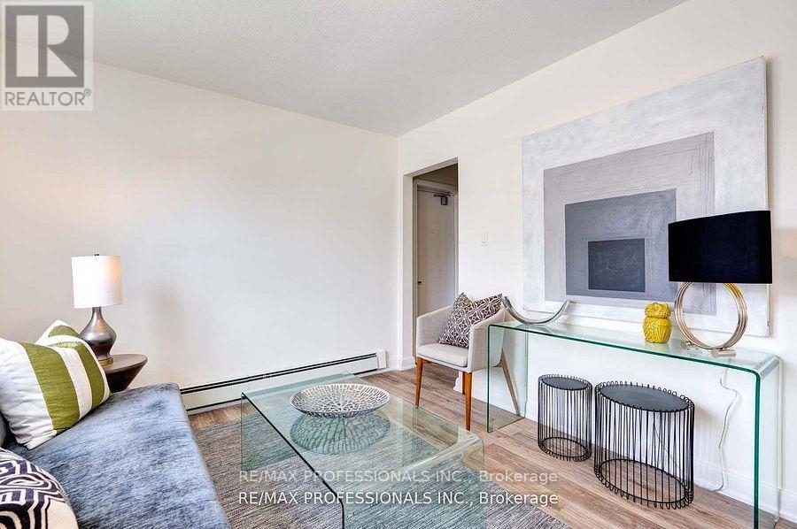 2 - 284 Gledhill Avenue W Property Photo 2