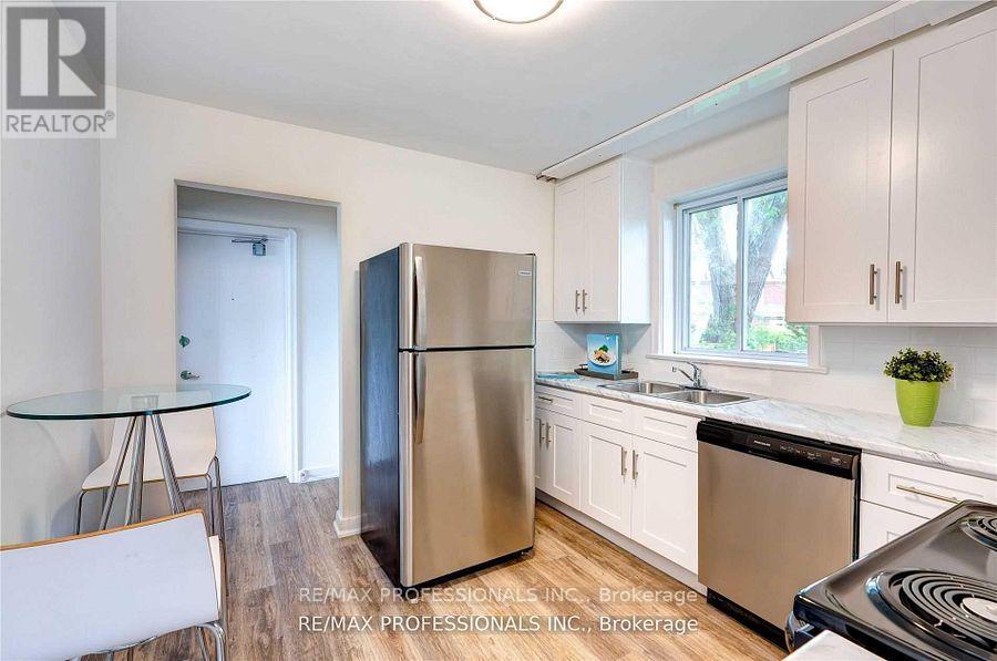 2 - 284 Gledhill Avenue W Property Photo 3
