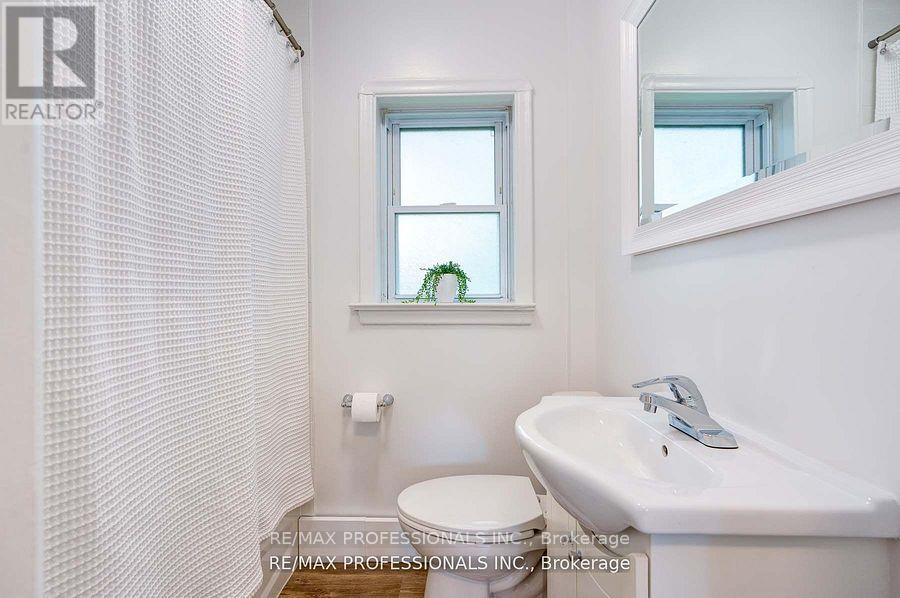 2 - 284 Gledhill Avenue W Property Photo 5