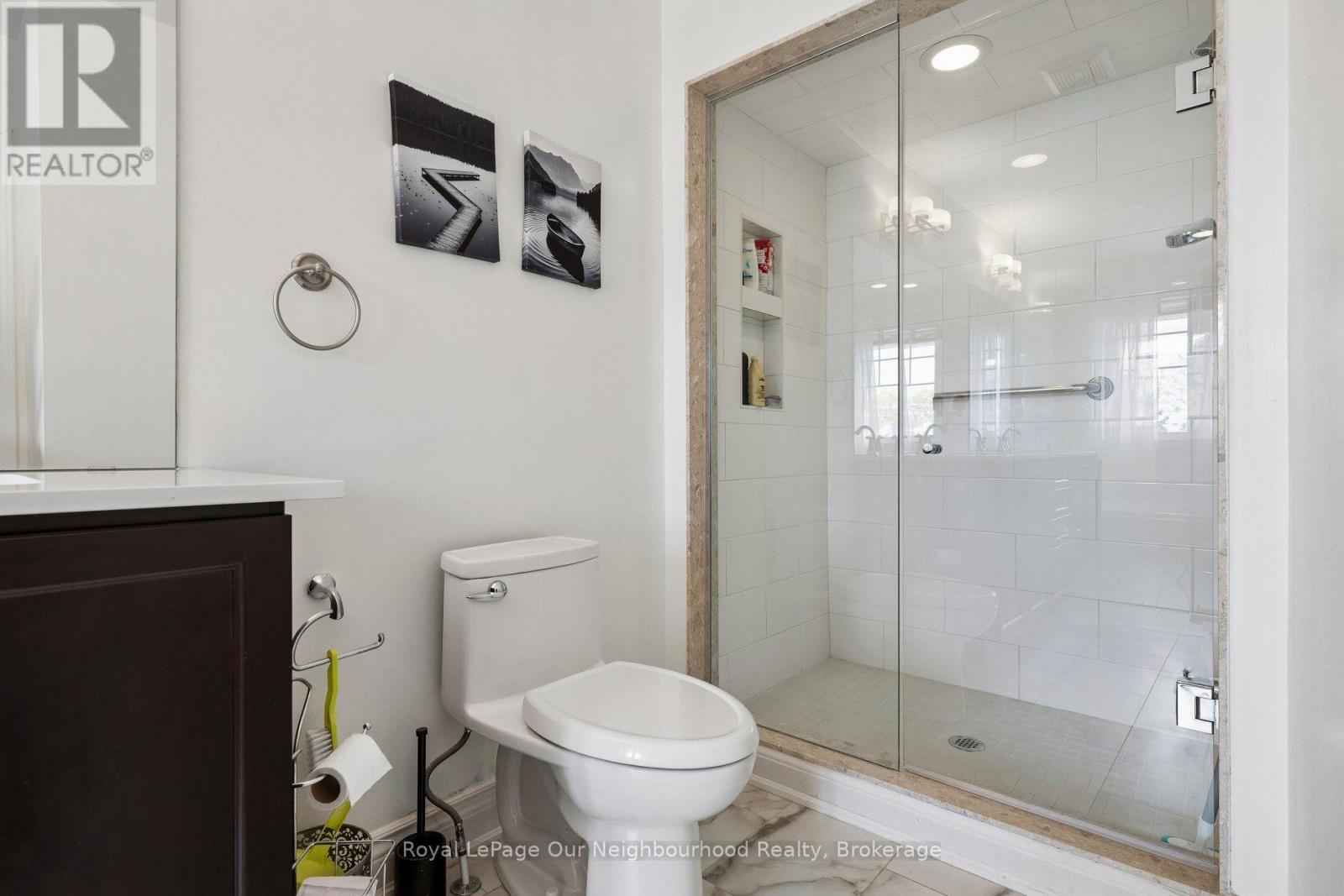308 Lakebreeze Drive Property Photo 23