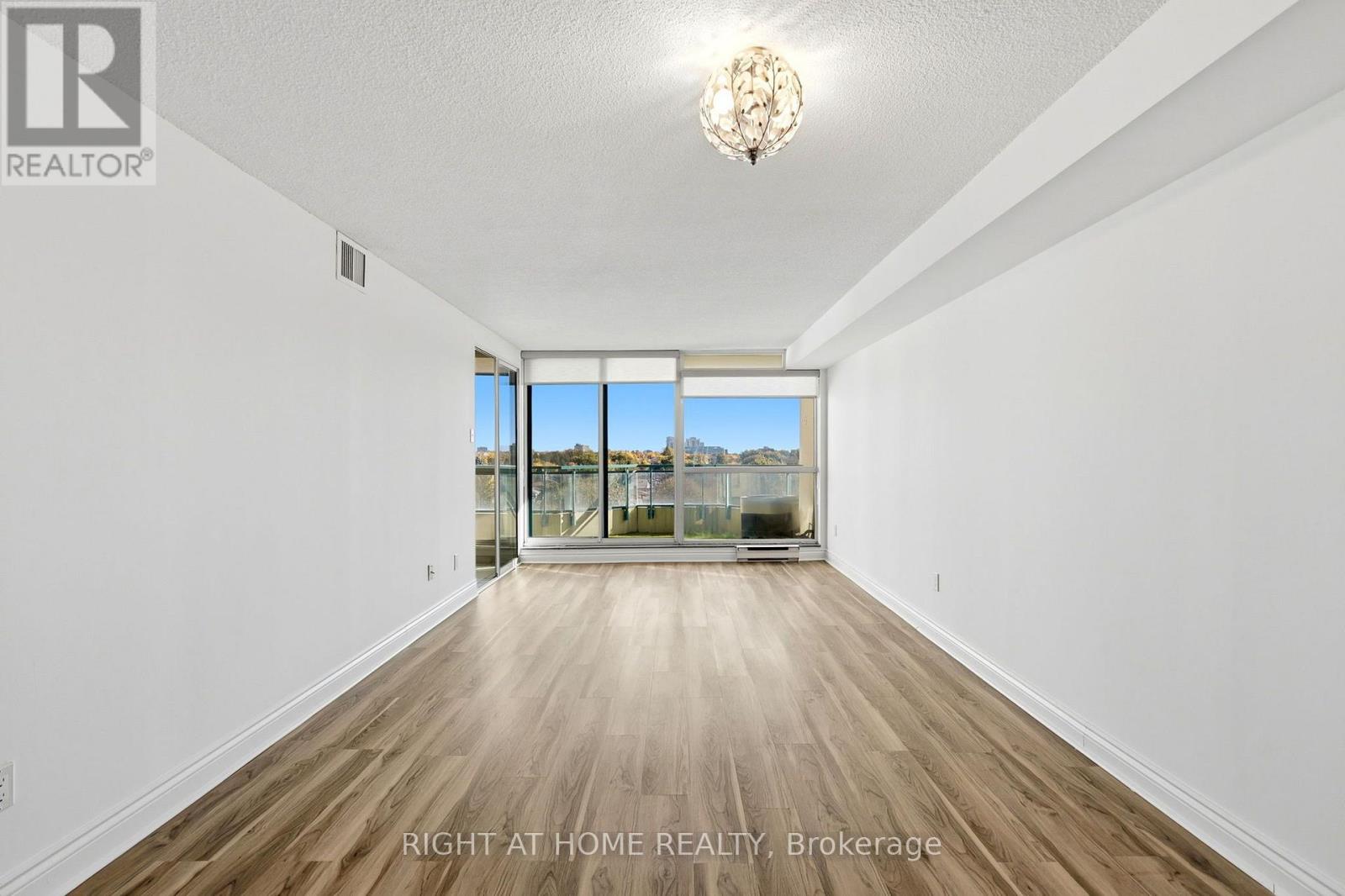816 - 4727 Sheppard Avenue E Property Photo 8