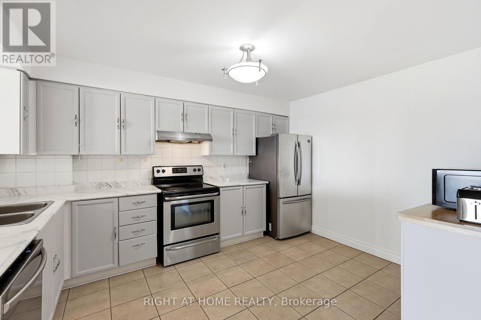 816 - 4727 Sheppard Avenue E Property Photo 12