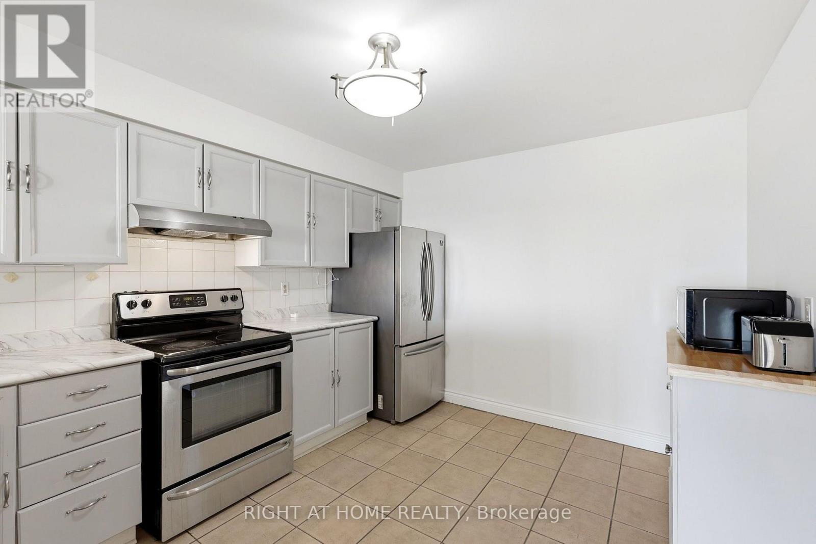 816 - 4727 Sheppard Avenue E Property Photo 13