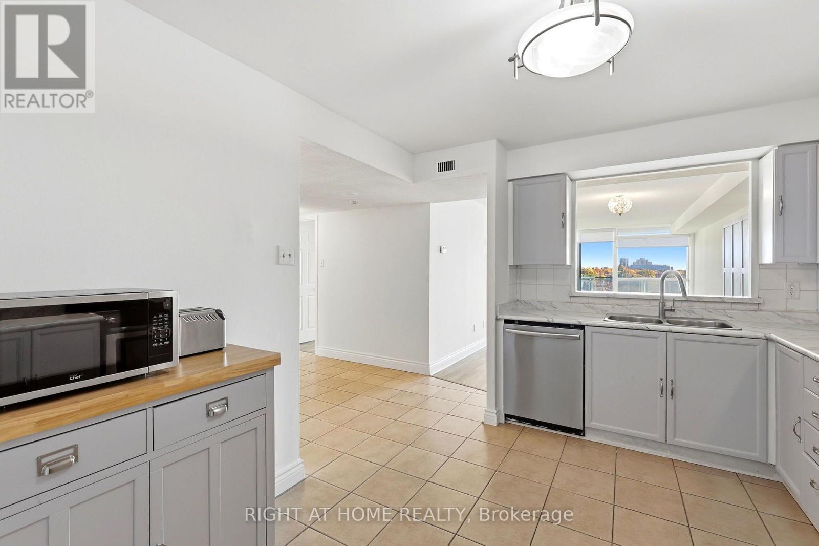 816 - 4727 Sheppard Avenue E Property Photo 14