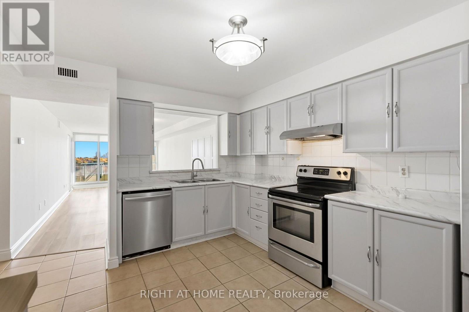 816 - 4727 Sheppard Avenue E Property Photo 15